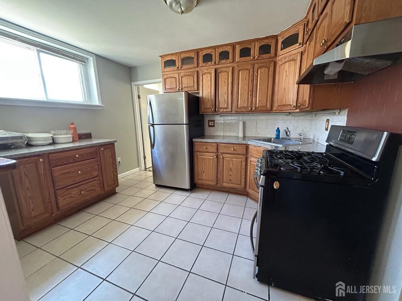 205 College Dr - Photo 2 of 10