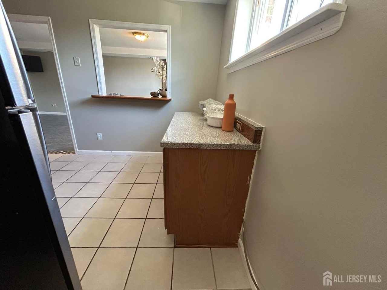 205 College Dr - Photo 3 of 10