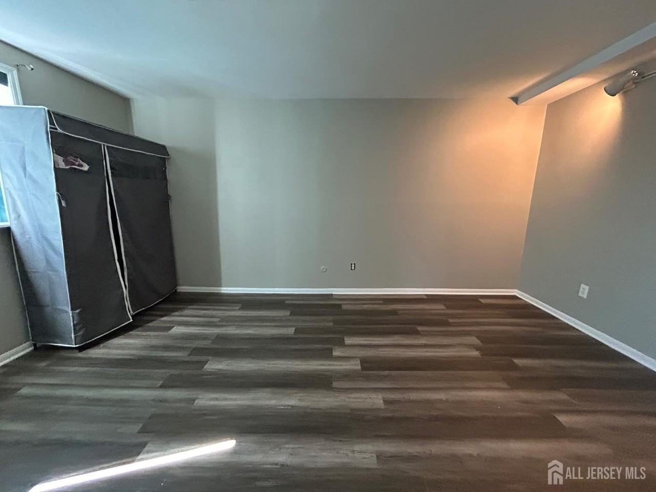 205 College Dr - Photo 5 of 10