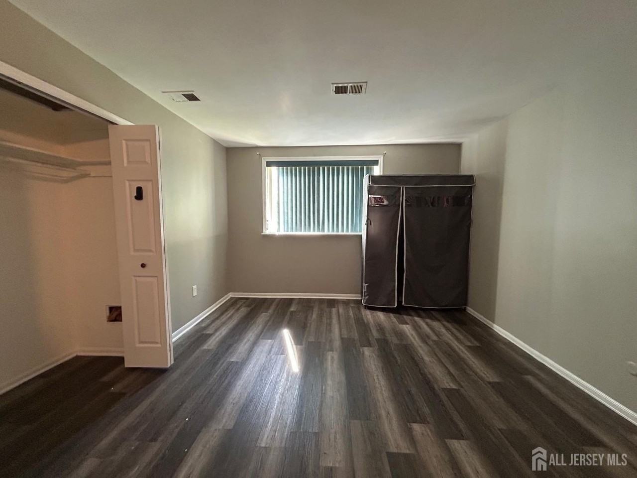 205 College Dr - Photo 6 of 10
