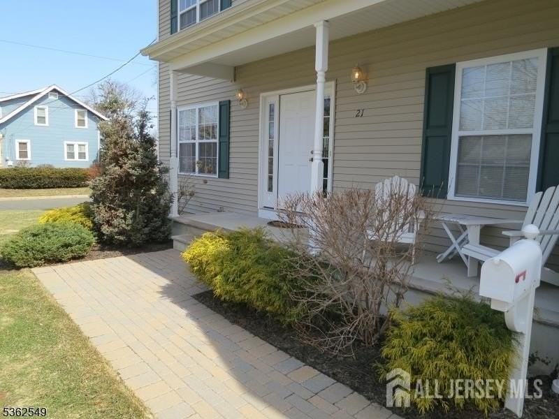 21 Van Syckle Blvd - Photo 2 of 19
