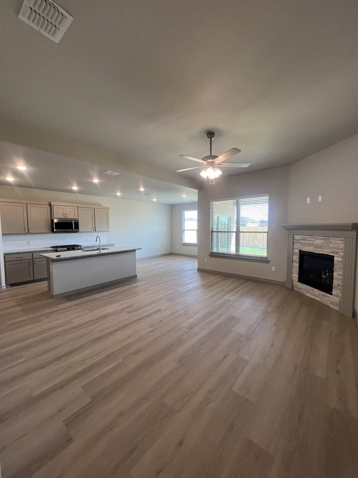 605 E 13th St #1 - Photo 2 of 11