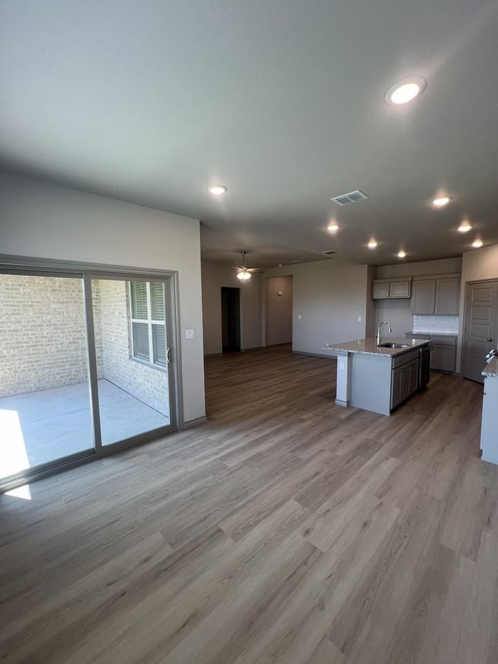 605 E 13th St #1 - Photo 3 of 11