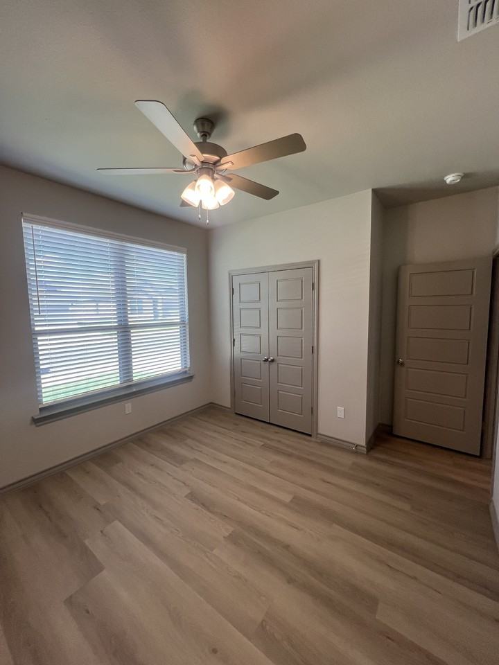 605 E 13th St #1 - Photo 6 of 11