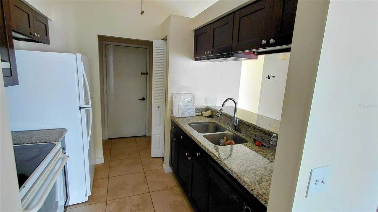 9010 Dacena Villa Pl - Photo 5 of 10