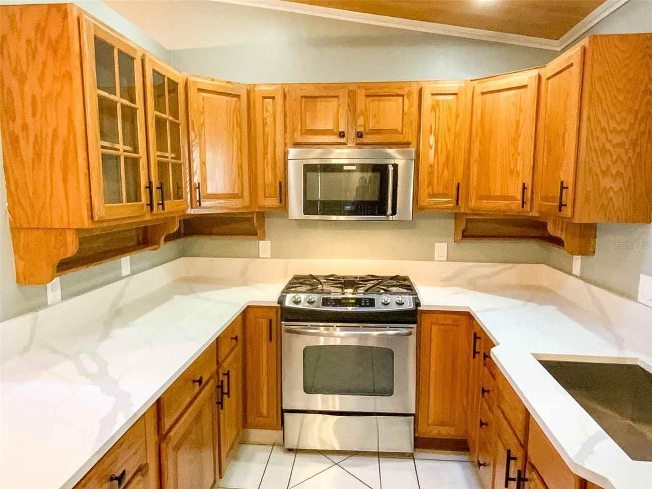 657 Broadway #B - Photo 5 of 31