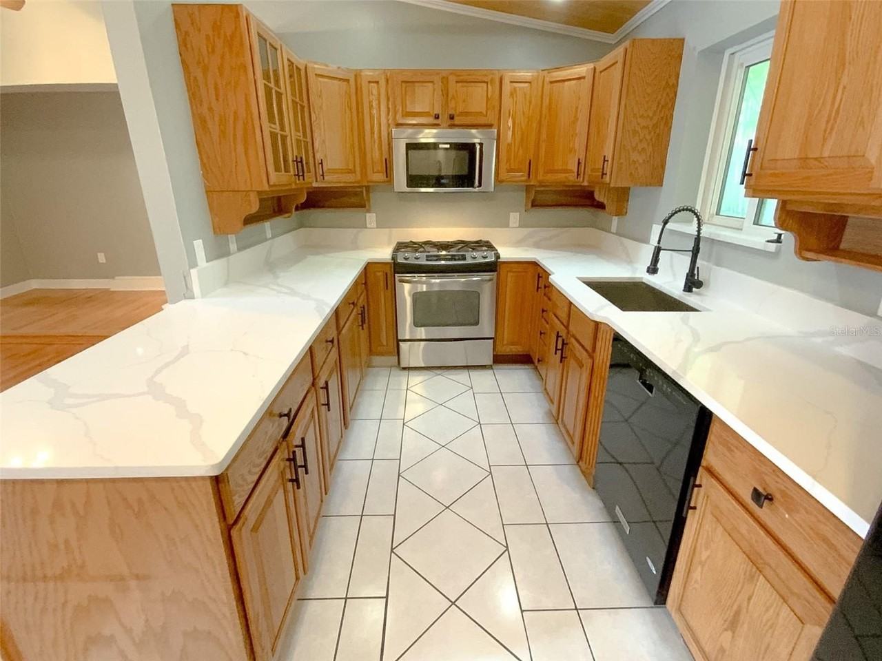657 Broadway #B - Photo 6 of 31