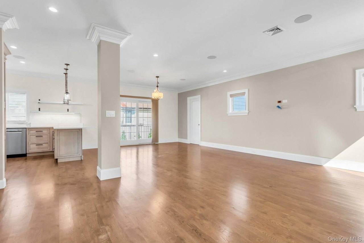 7 Bud Ct - Photo 4 of 28