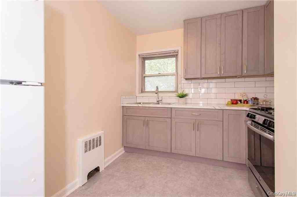 330 S Broadway #A6 - Photo 6 of 14