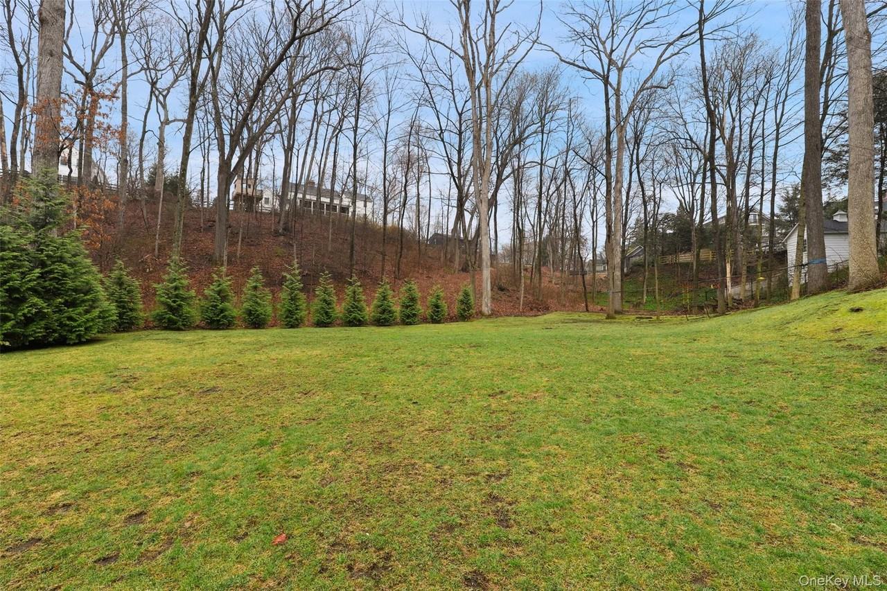 18 Hillside Ave - Photo 4 of 34
