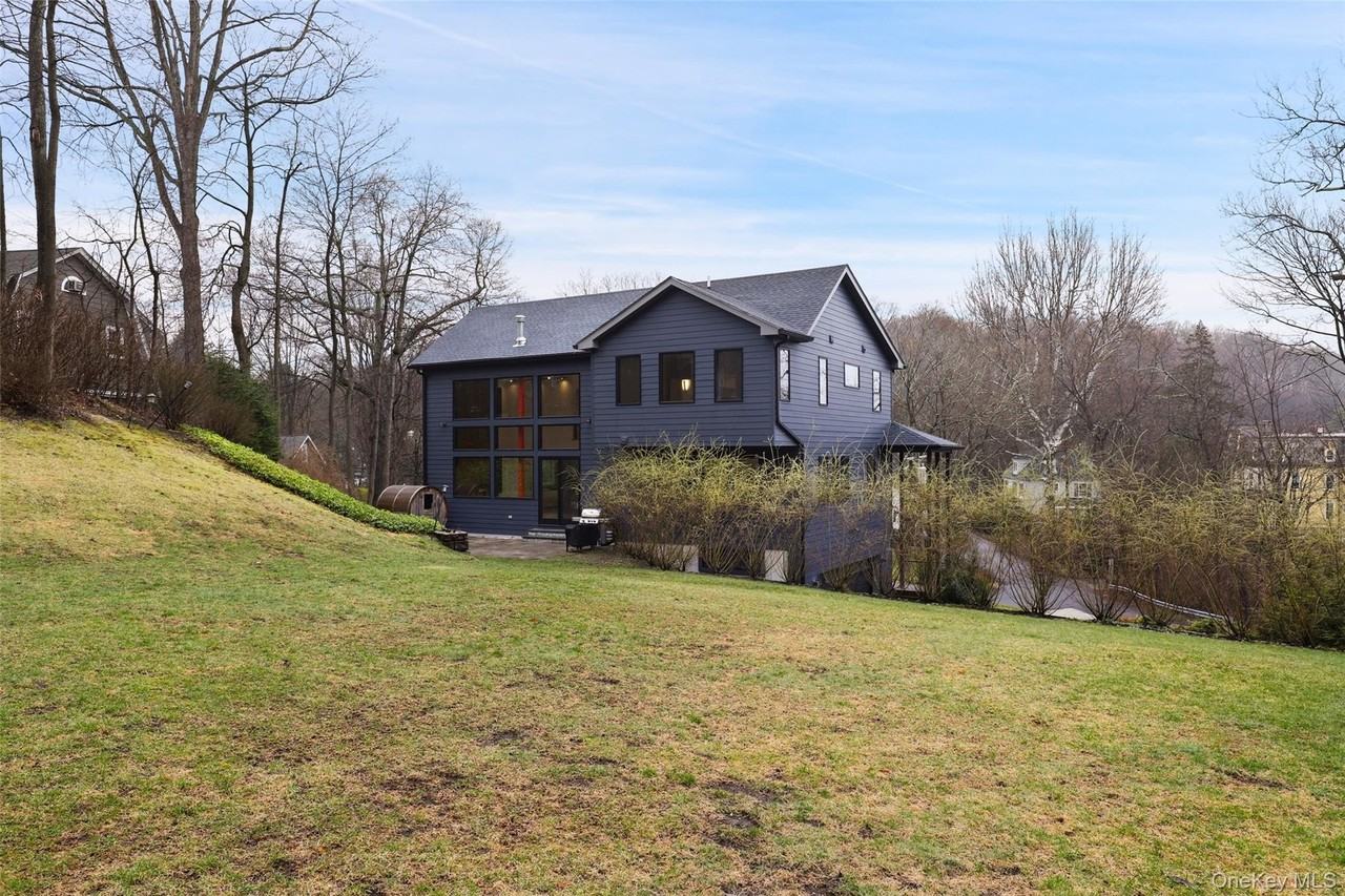 18 Hillside Ave - Photo 5 of 34