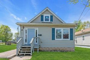 featured image of 41 Harding Ave