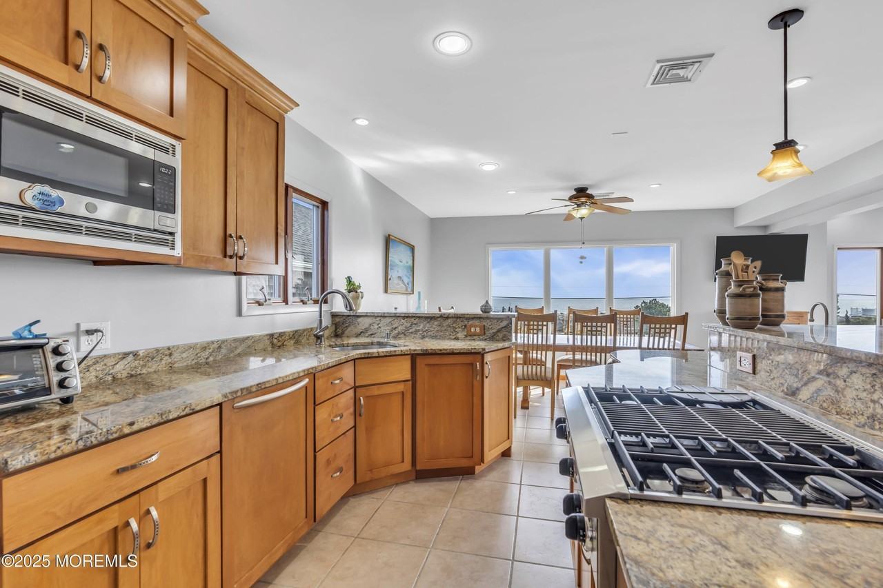 492 Ocean Ave - Photo 6 of 50