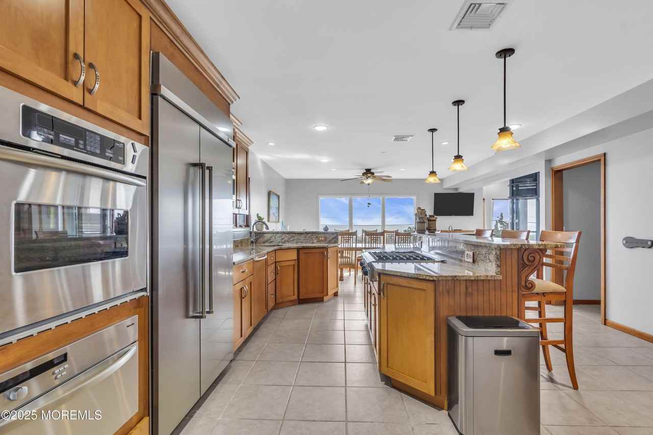 492 Ocean Ave - Photo 7 of 50
