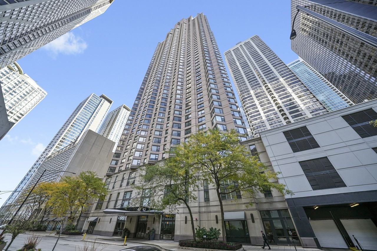 401 E Ontario St #1605