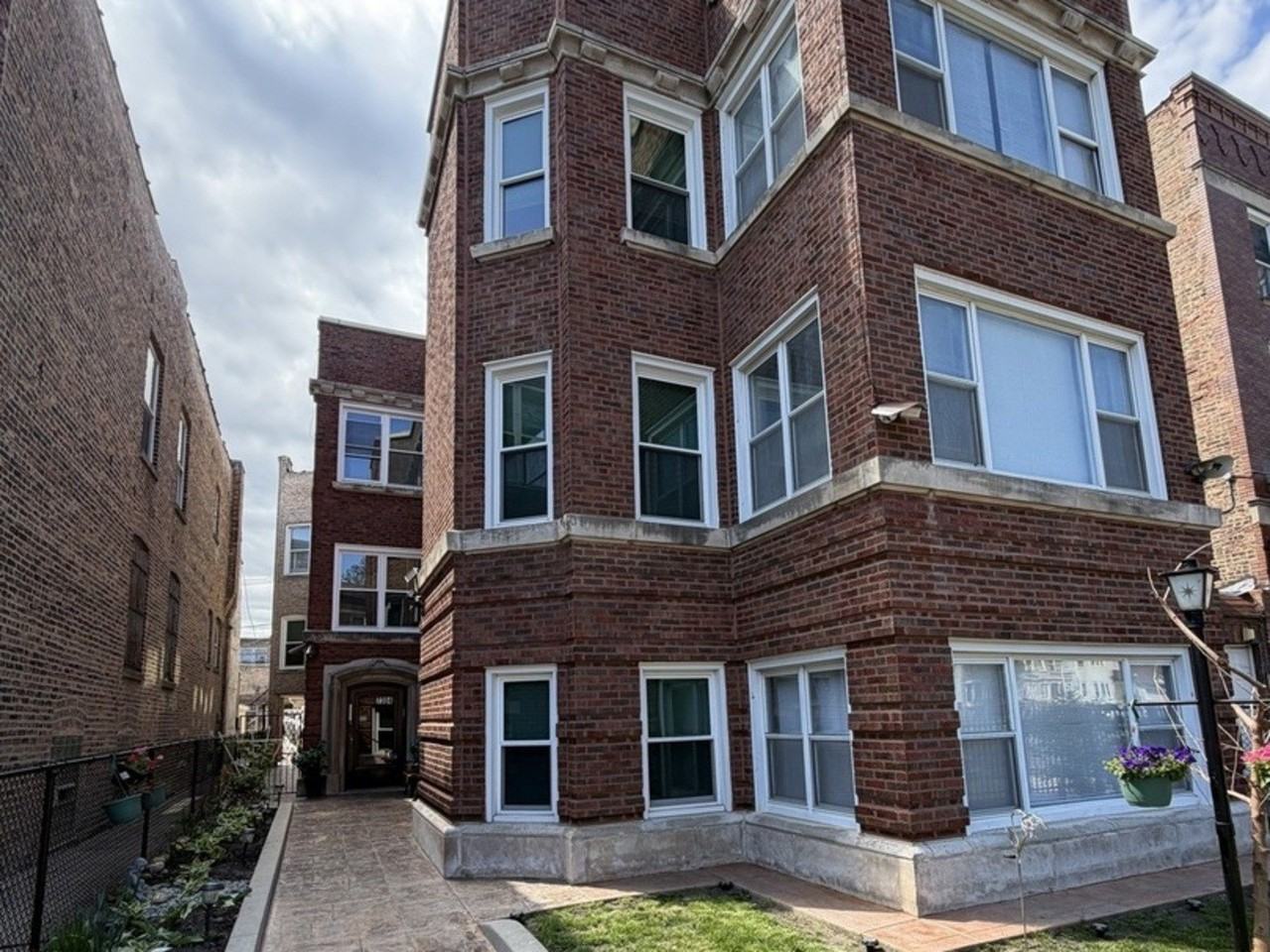 7304 S Emerald Ave #1R - Photo 2 of 16