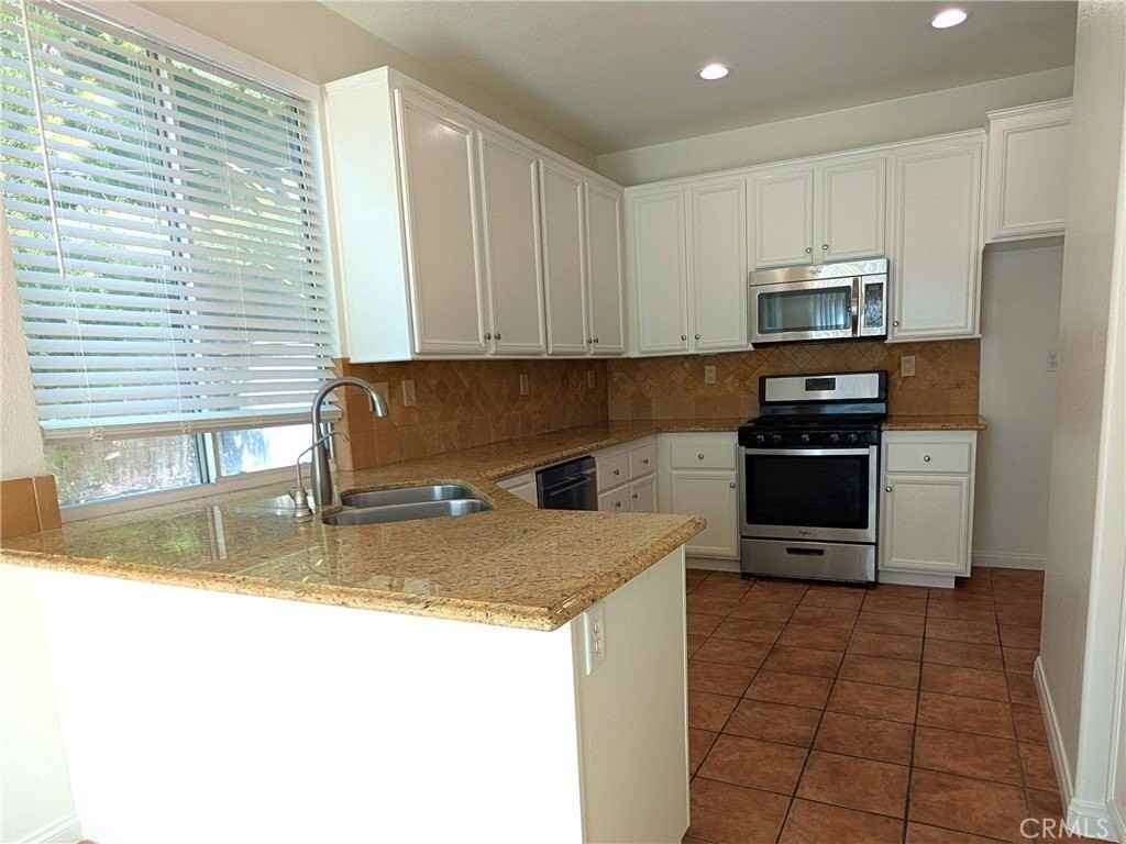1 Halcyon Ln - Photo 2 of 18