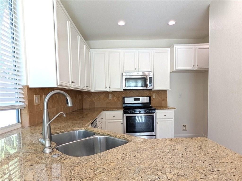 1 Halcyon Ln - Photo 3 of 18