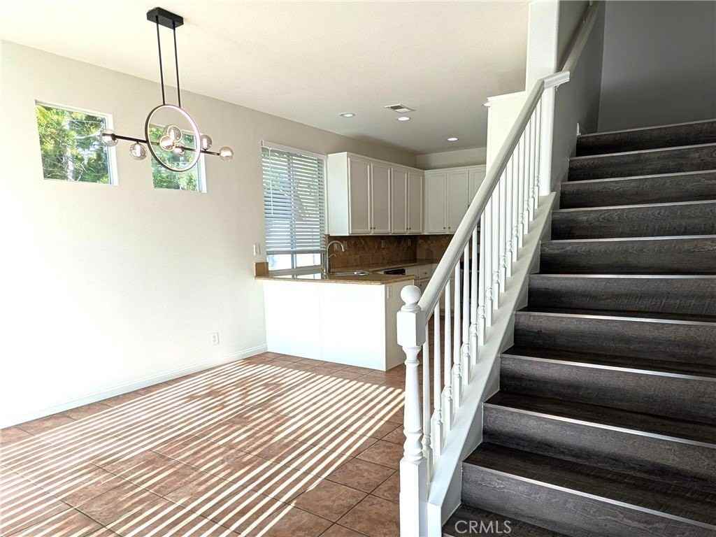 1 Halcyon Ln - Photo 4 of 18