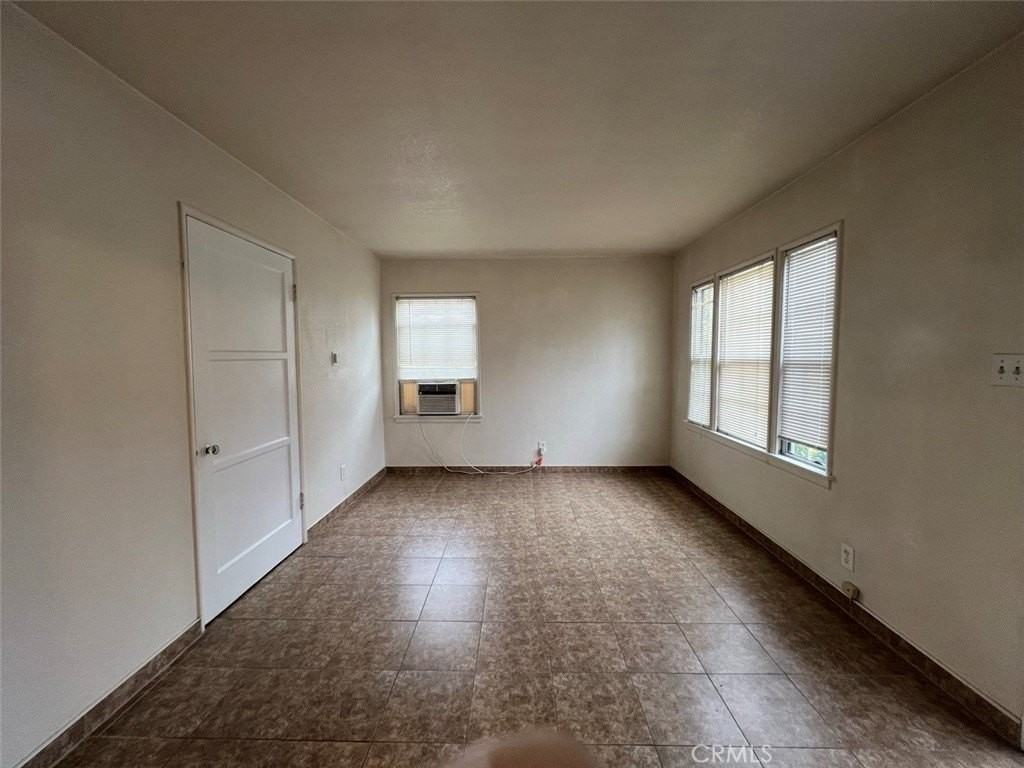 6718 Comet St - Photo 3 of 11