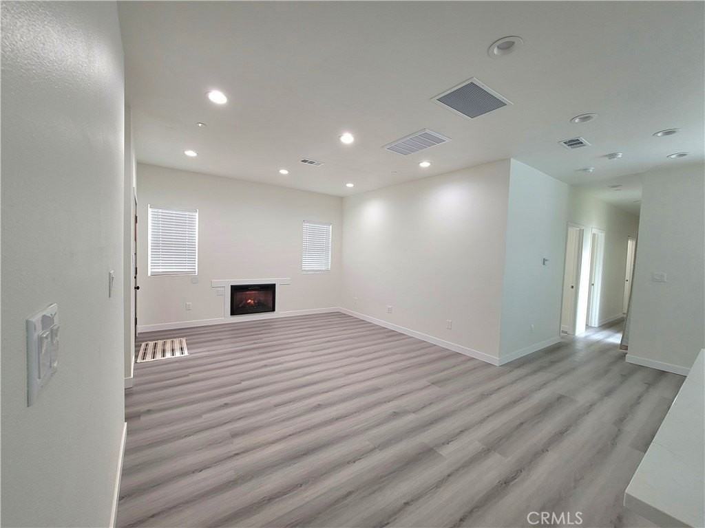 15478 Esther St - Photo 3 of 17