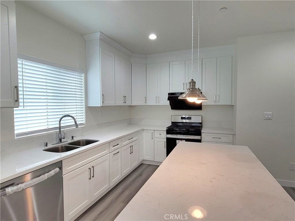 15478 Esther St - Photo 4 of 17