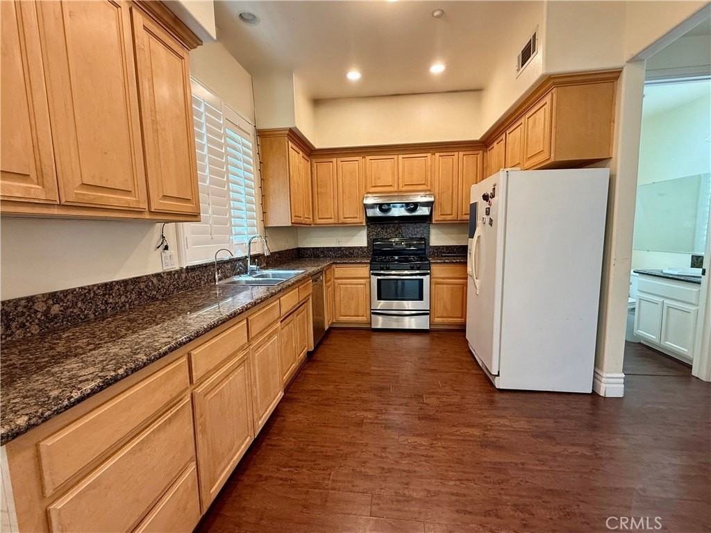 203 S 3rd Ave #B - Photo 3 of 16