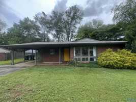 featured image of 909 Woodall Ln Nw