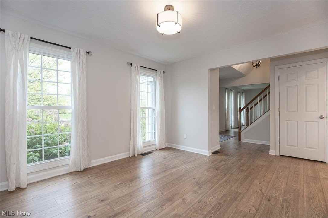 7528 Lakedge Ct - Photo 5 of 38