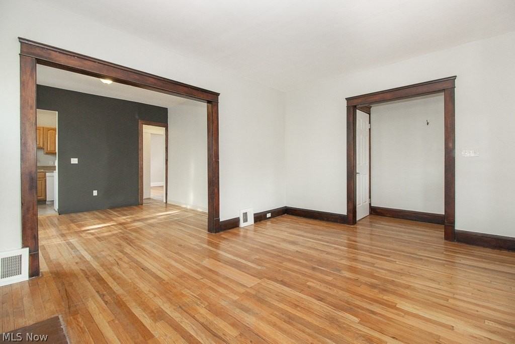 1295 Jackson Ave - Photo 4 of 21
