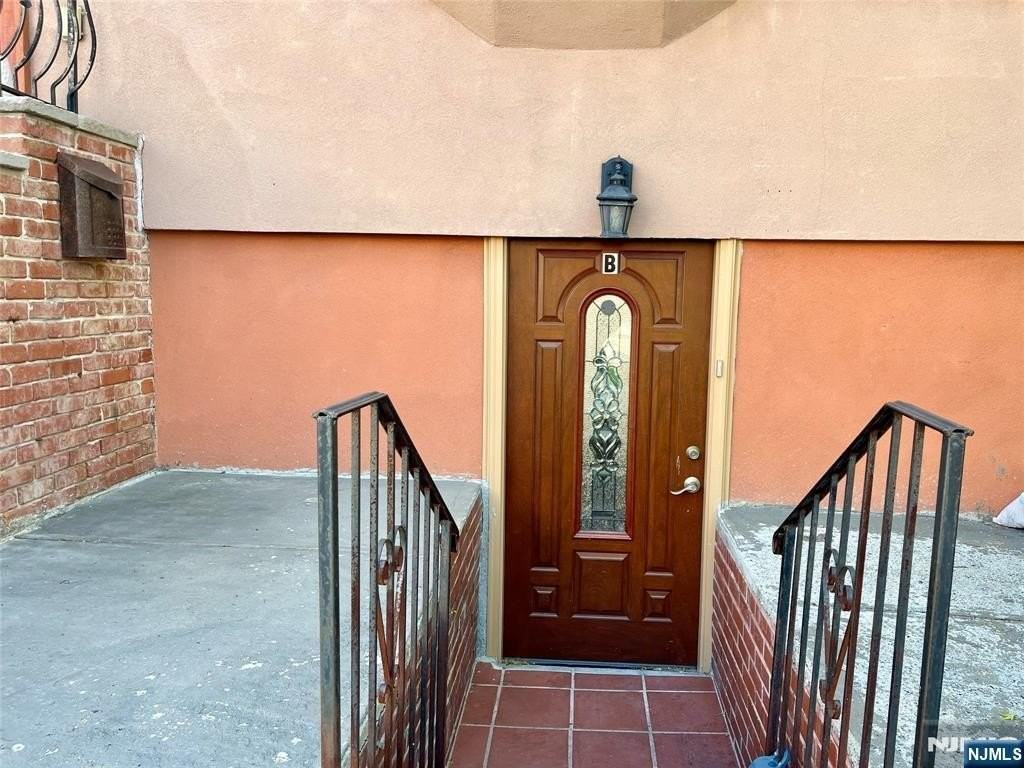 310 E Central Blvd - Photo 2 of 19