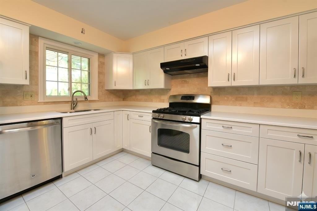 4 Marconi St - Photo 3 of 35