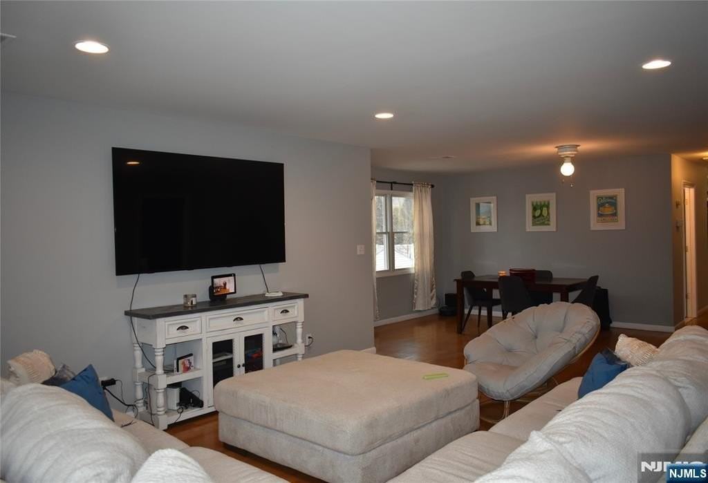203 Corabelle Ave - Photo 4 of 10