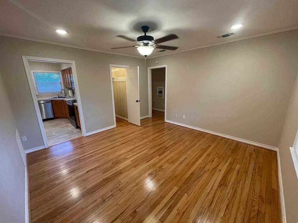 805 20th St - Photo 2 of 13