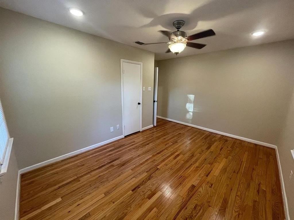 805 20th St - Photo 7 of 13