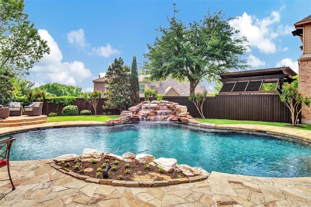 4828 Pyramid Dr - Photo 2 of 4