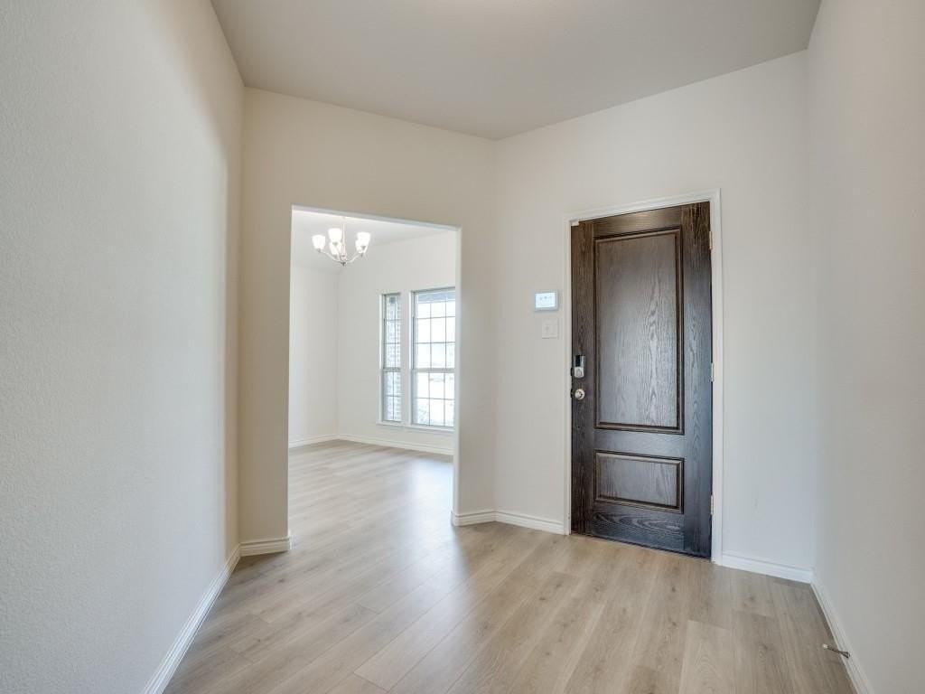 512 Cowboy Way - Photo 3 of 15