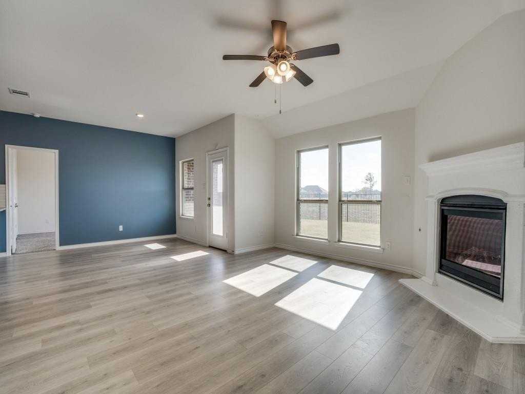 512 Cowboy Way - Photo 5 of 15
