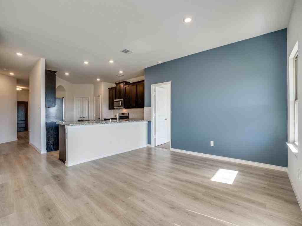 512 Cowboy Way - Photo 6 of 15