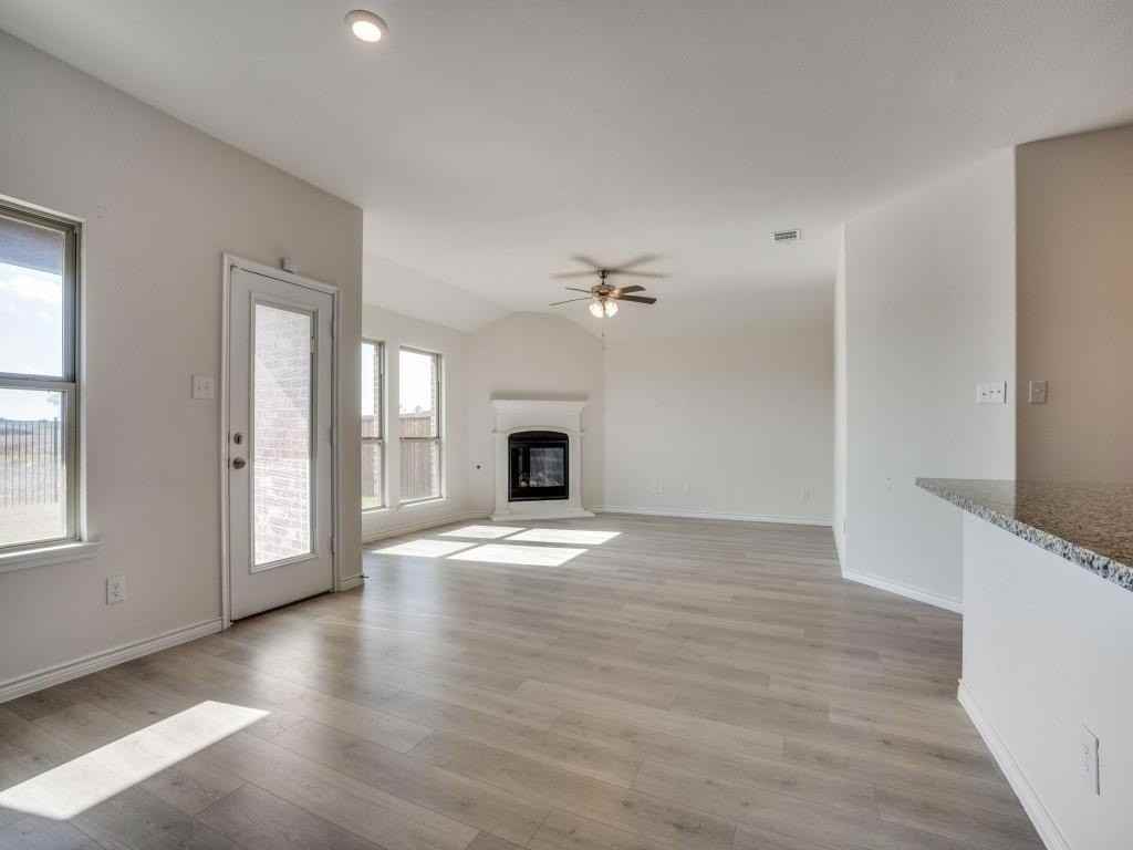 512 Cowboy Way - Photo 7 of 15