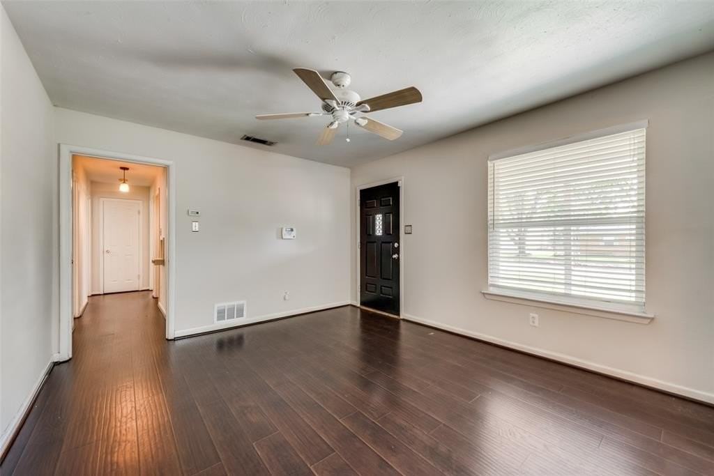 438 Daniel St - Photo 4 of 18