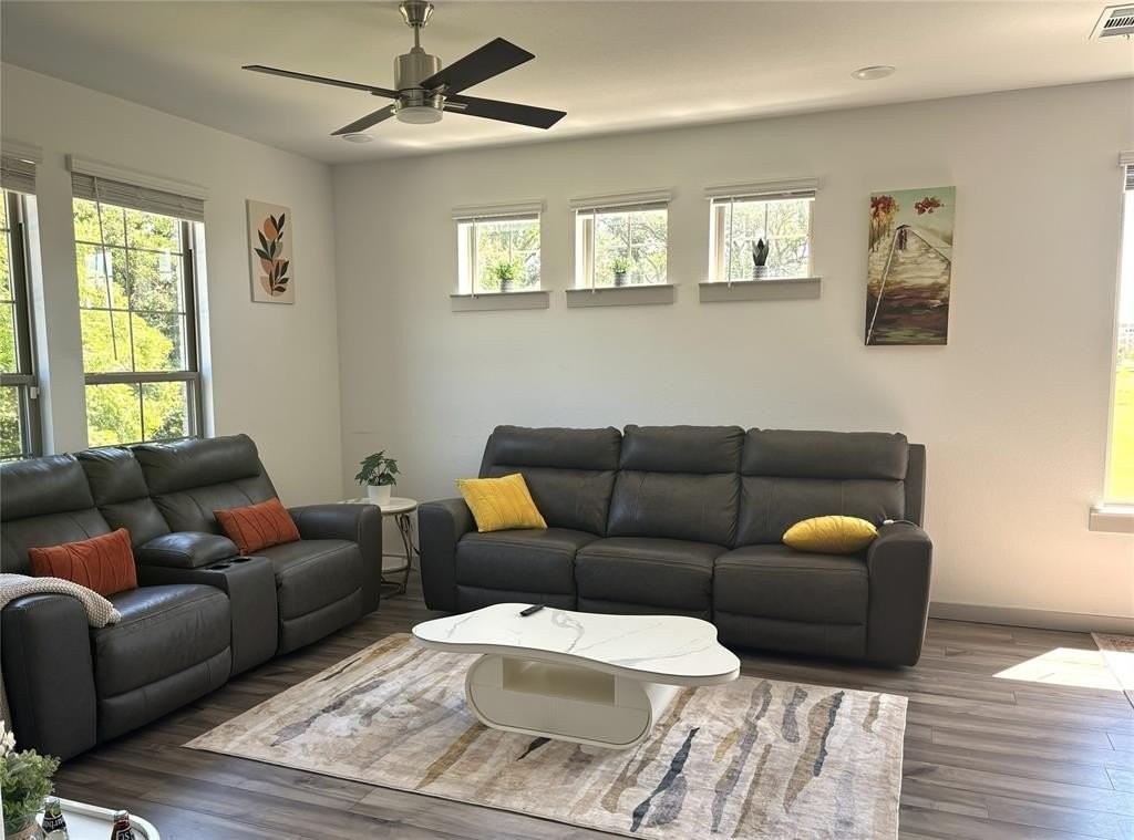 212 Venice Ave - Photo 4 of 24