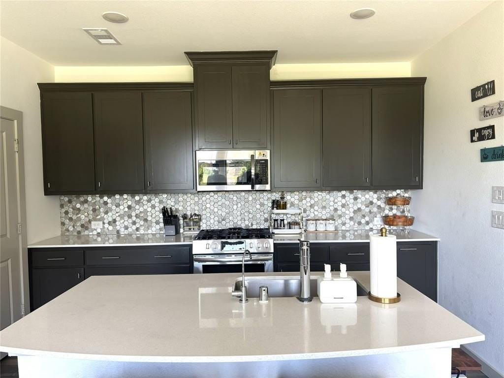 212 Venice Ave - Photo 7 of 24