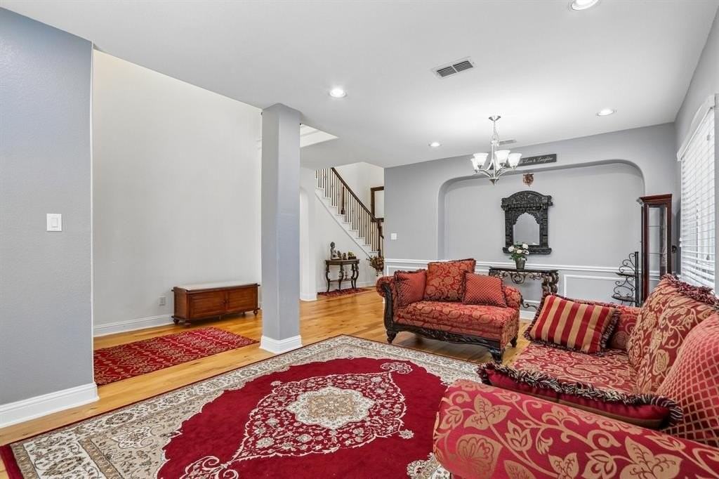 5625 Kerry Dr - Photo 3 of 34