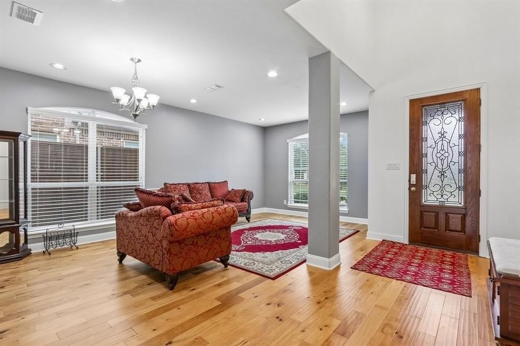 5625 Kerry Dr - Photo 6 of 34
