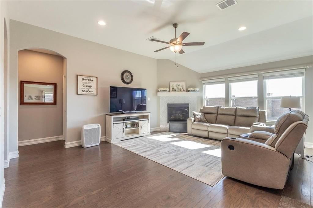 1416 Millican Ln - Photo 6 of 26
