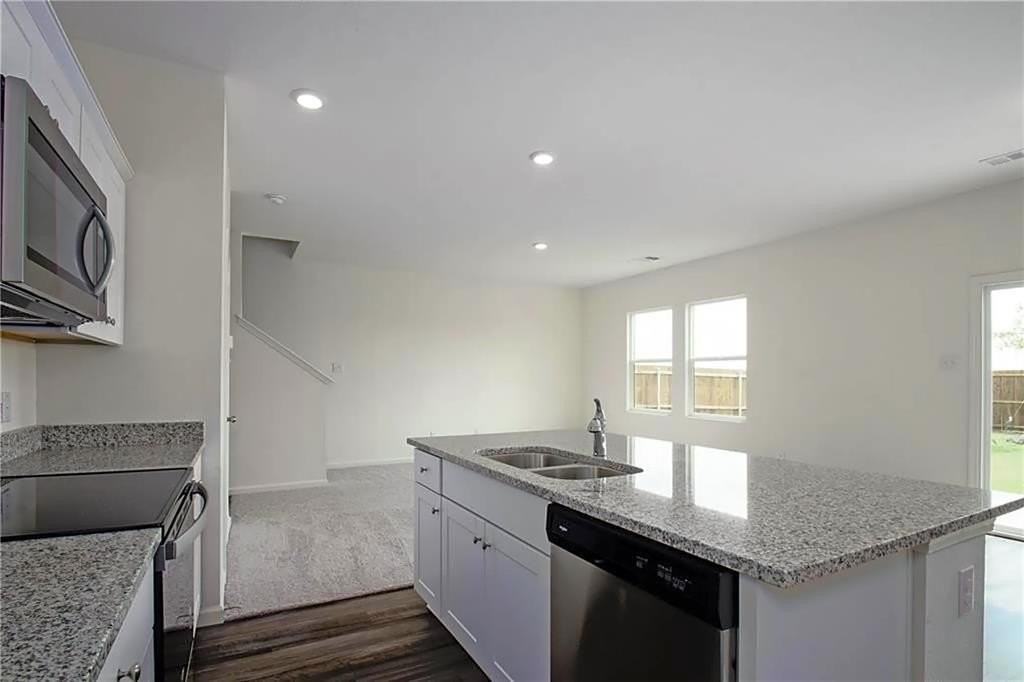 625 Delaware Ave - Photo 6 of 28