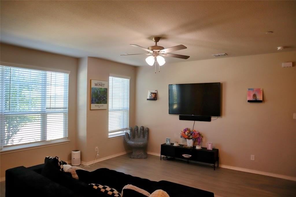 1836 Indigo Ln - Photo 4 of 40