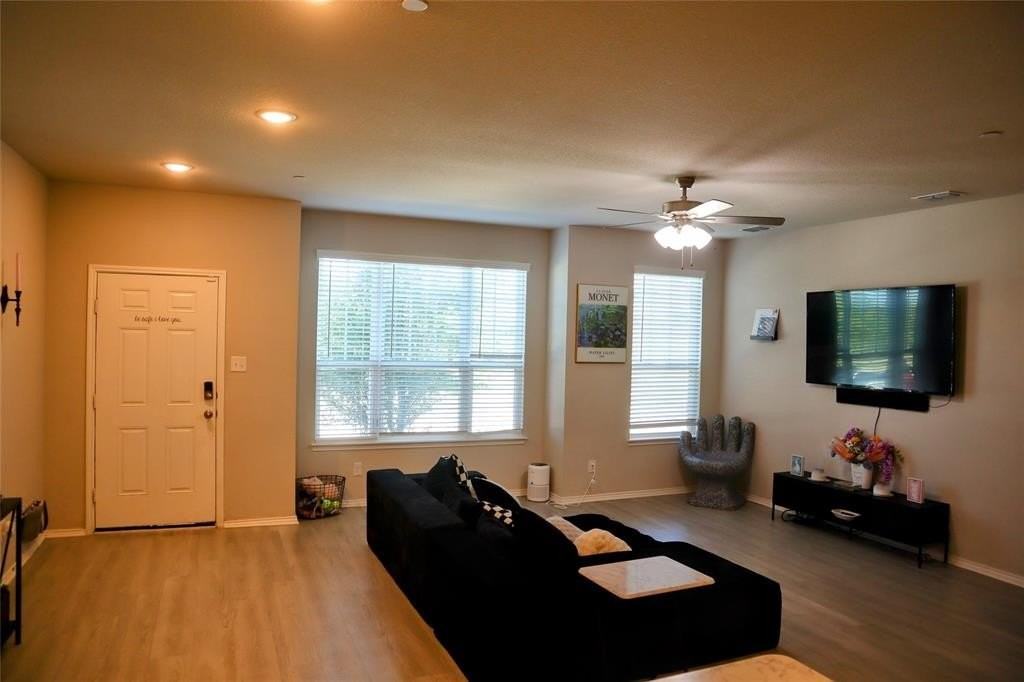 1836 Indigo Ln - Photo 5 of 40