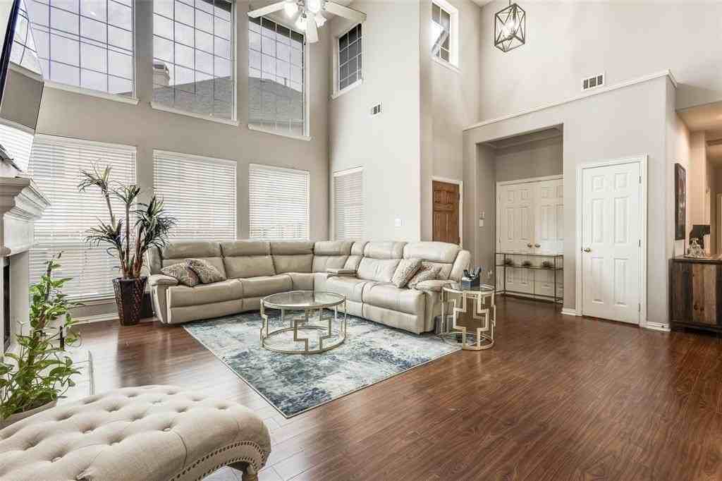 1620 Nicklaus Ct - Photo 7 of 36